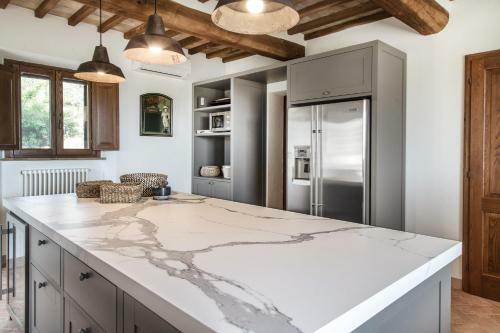 Poggioferro Villa Sleeps 8 With Pool And Air Con