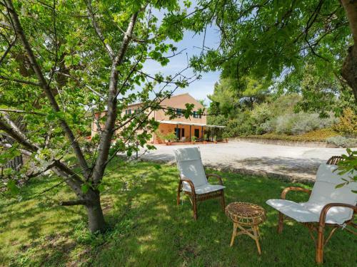 Traditional Villa In Varano With Private Garden