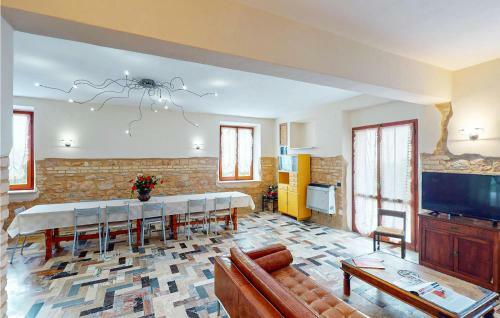 Nice Home In Pollenza With Wifi And 4 Bedrooms