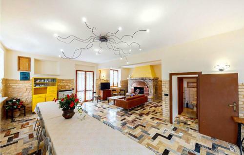 Nice Home In Pollenza With Wifi And 4 Bedrooms