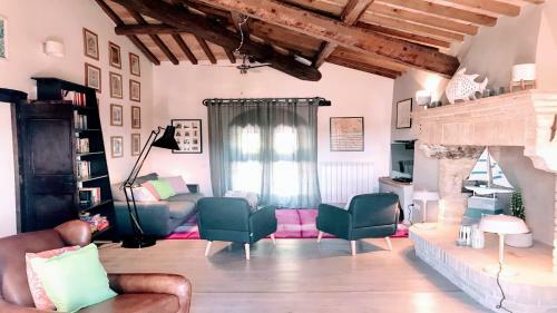 Luxury Silvignano Poolside Villa, Spoleto 8 Km, Rome 1 Hr