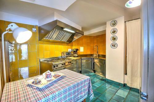 Arienzo Villa Sleeps 12 Pool Air Con Wifi