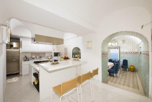 Positano Villa Sleeps 12 With Pool Air Con And Wifi