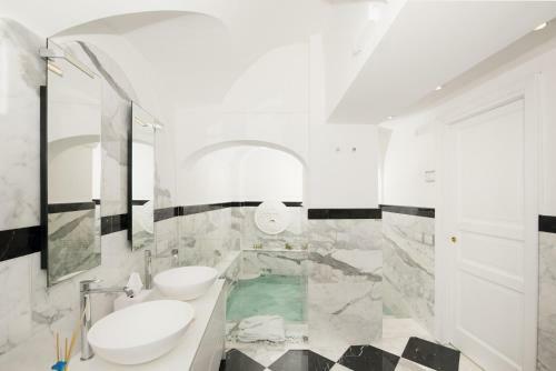 Positano Villa Sleeps 12 With Pool Air Con And Wifi
