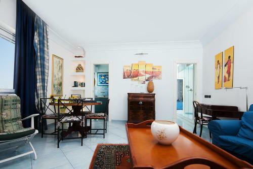 Positano Villa Sleeps 4 With Air Con And Wifi