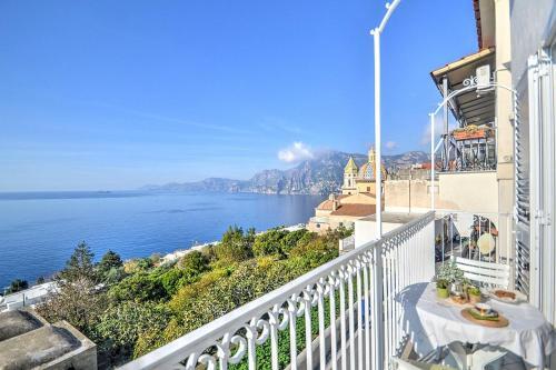Praiano Apartment Sleeps 4 Air Con Wifi