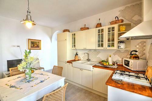 Praiano Apartment Sleeps 4 Air Con Wifi