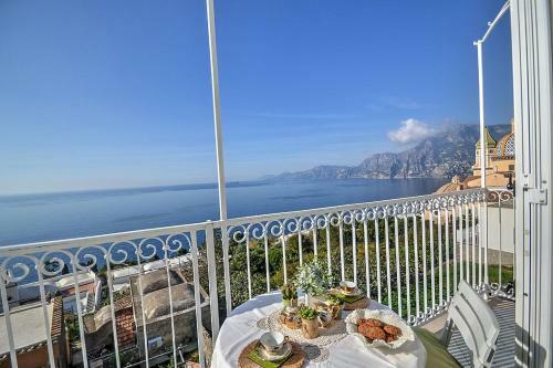 Praiano Apartment Sleeps 4 Air Con Wifi