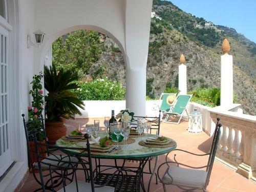 Praiano Villa Sleeps 4 Air Con Wifi