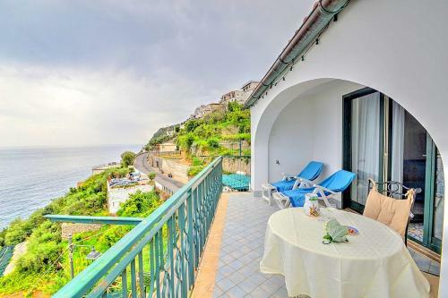 Praiano Apartment Sleeps 4 Air Con Wifi