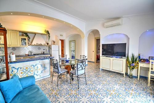 Praiano Apartment Sleeps 4 Air Con Wifi
