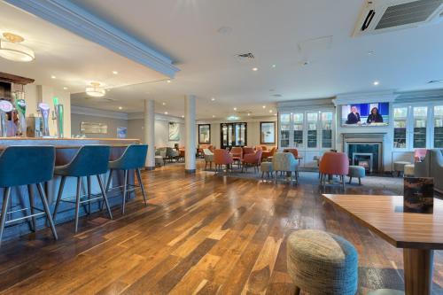 Mcwilliam Park Hotel