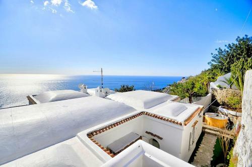 Praiano Villa Sleeps 6 With Pool And Air Con