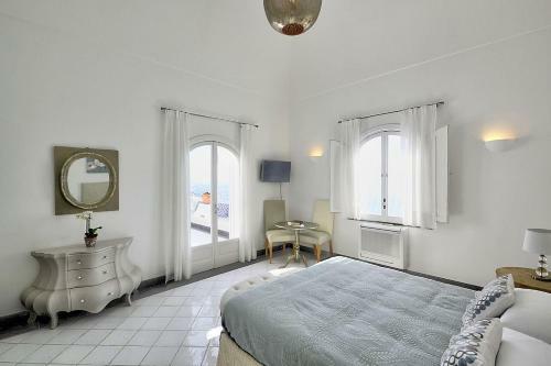 Praiano Villa Sleeps 6 With Pool And Air Con