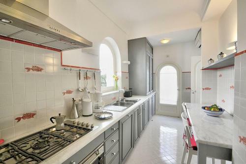 Praiano Villa Sleeps 6 With Pool And Air Con