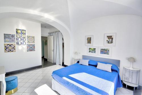 Praiano Villa Sleeps 6 With Pool And Air Con