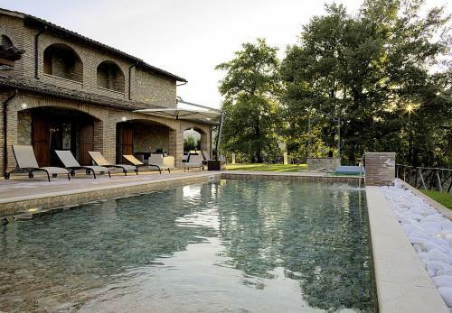 Querce Villa Sleeps 8 Pool Wifi