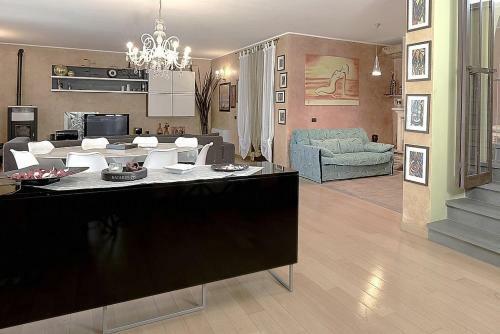 Querce Villa Sleeps 8 Pool Wifi