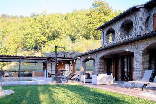 Querce Villa Sleeps 8 Pool Wifi