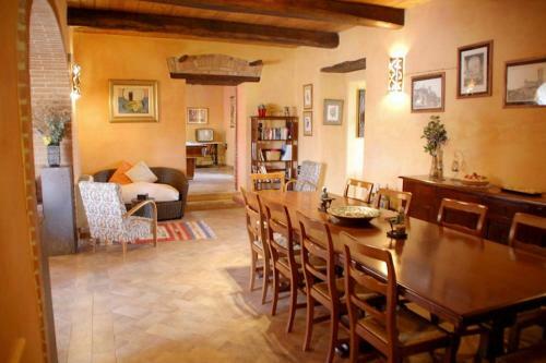 Radicofani Villa Sleeps 10 With Pool And Air Con