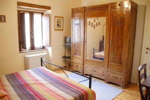 Radicofani Villa Sleeps 10 With Pool And Air Con