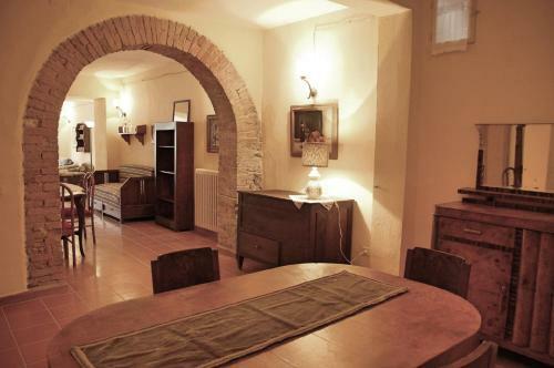 Radicofani Villa Sleeps 28 With Pool And Wifi