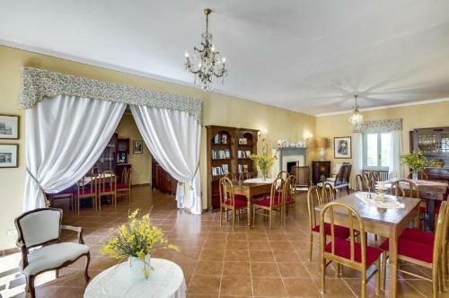 Radicofani Villa Sleeps 28 With Pool And Wifi