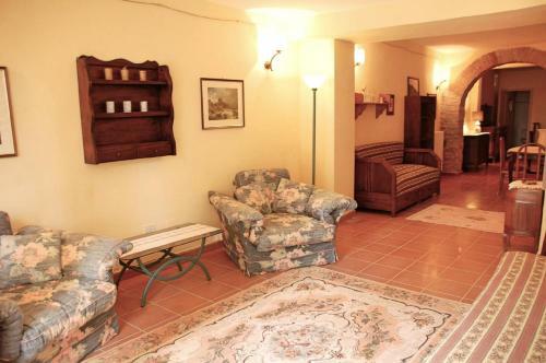 Radicofani Villa Sleeps 28 With Pool And Wifi