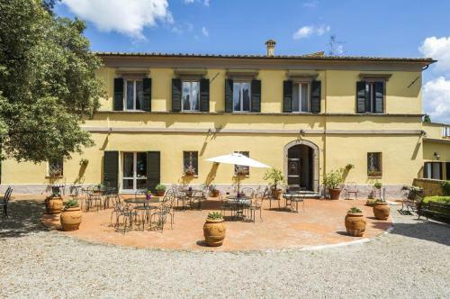Radicofani Villa Sleeps 28 With Pool And Wifi