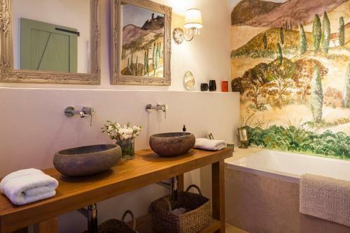 Radicofani Villa Sleeps 11 With Pool And Air Con