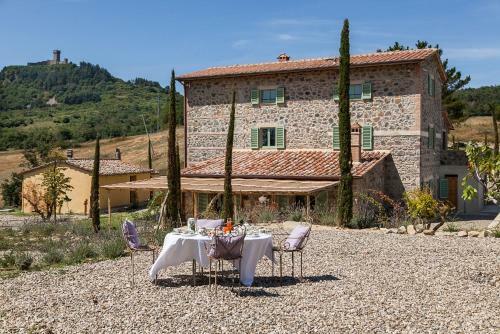 Radicofani Villa Sleeps 11 With Pool And Air Con