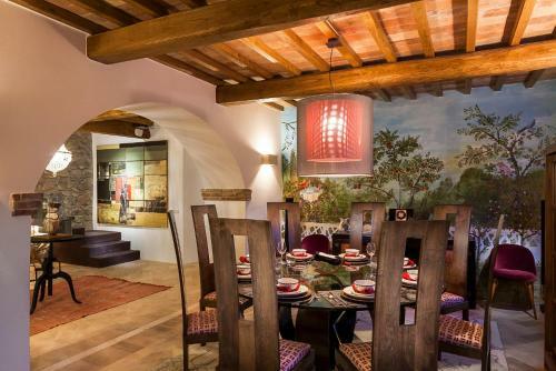 Radicofani Villa Sleeps 11 With Pool And Air Con