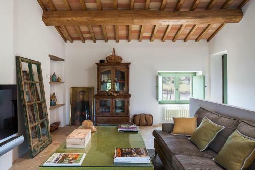 Radicofani Villa Sleeps 11 With Pool And Air Con