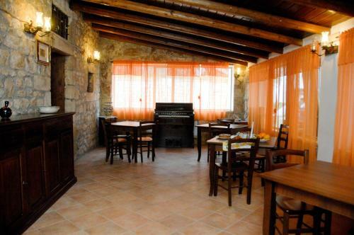 Hostal Ercole Di Cafeo Bed And Breakfast