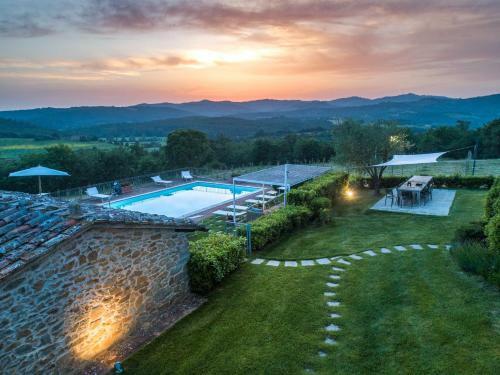 Rapale Villa Sleeps 20 With Pool