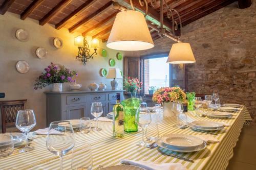 Rapale Villa Sleeps 20 With Pool