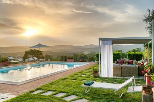 Rapale Villa Sleeps 20 With Pool