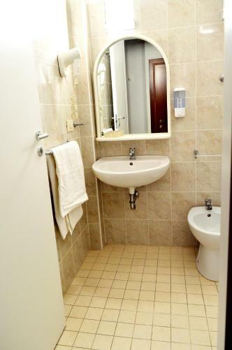 Hostal New Hotel Cirene Room For Two People