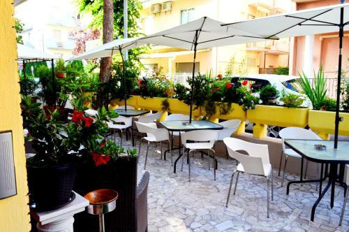 Hostal New Hotel Cirene Single Room With Full Pension Package