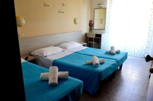 Hostal New Hotel Cirene Room Quadriple With Breakfast