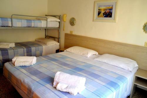 Hostal New Hotel Cirene Room Quadriple With Breakfast