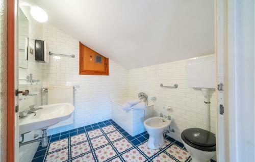 Four-bedroom Holiday Home 0 In Bogliaco Bs
