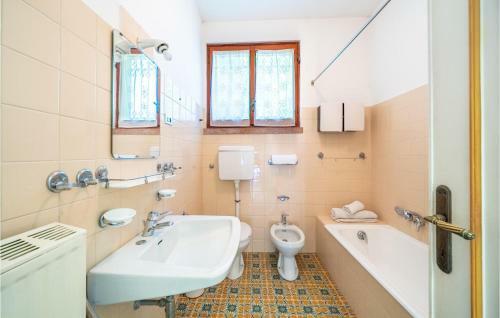 Four-bedroom Holiday Home 0 In Bogliaco Bs