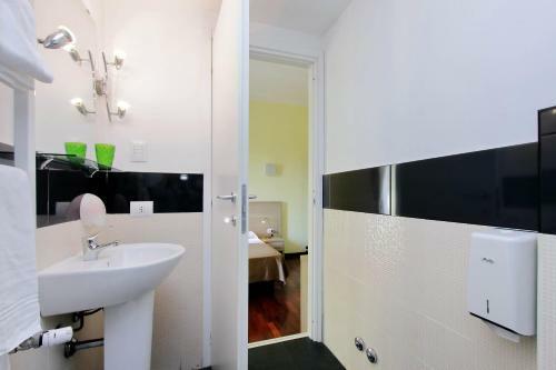 Hostal Lhg Comfy Rooms