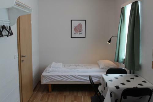 Hostal L�ns� Guesthouse