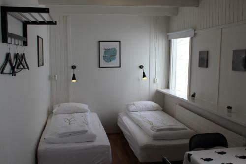 Hostal L�ns� Guesthouse