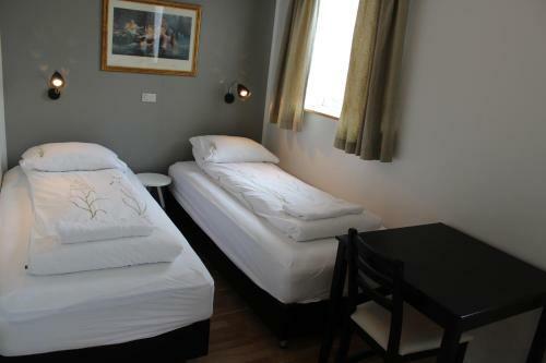 Hostal L�ns� Guesthouse