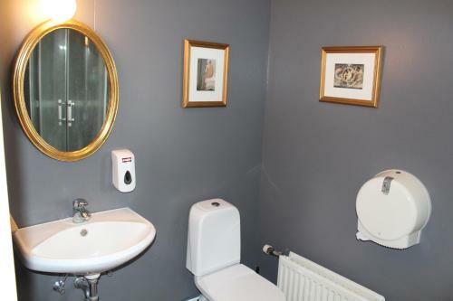 Hostal L�ns� Guesthouse