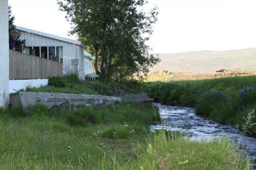 Hostal L�ns� Guesthouse