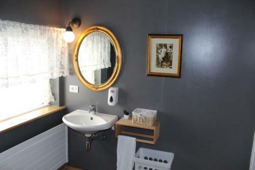 Hostal L�ns� Guesthouse